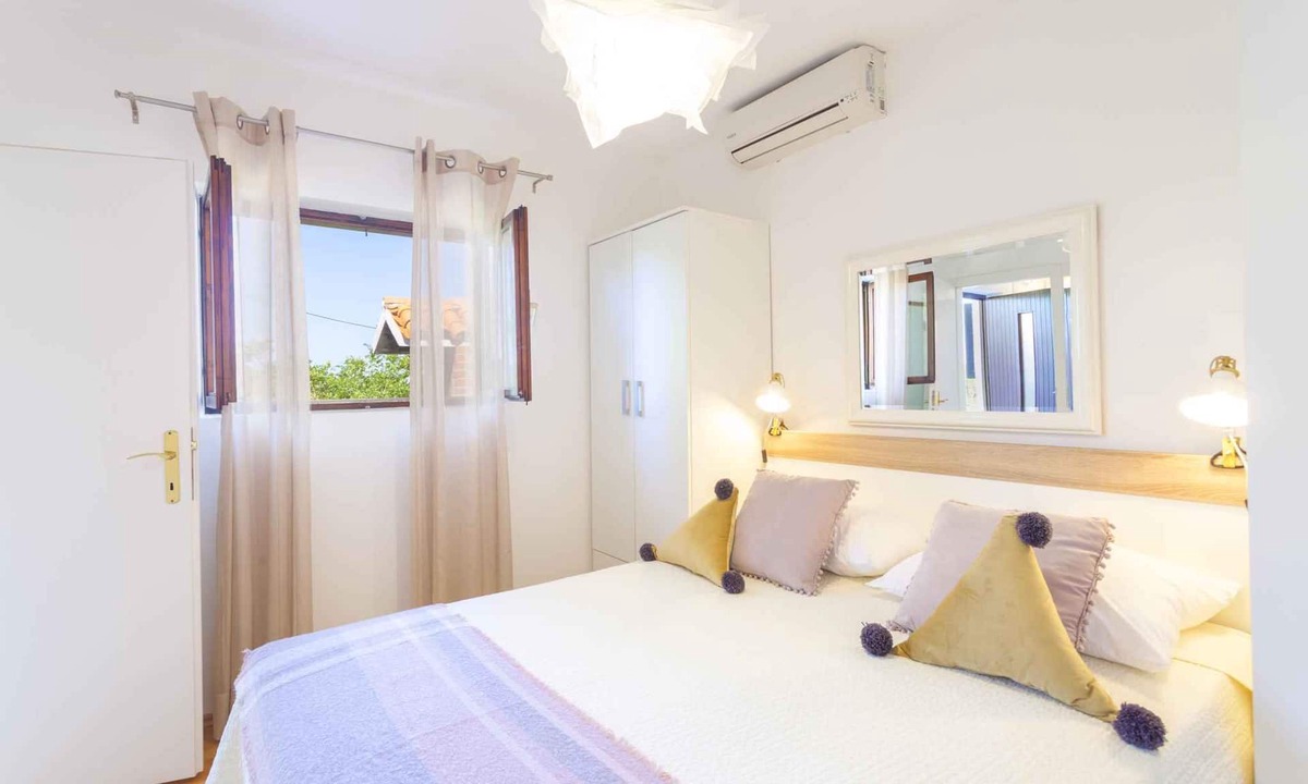 Tucepi House | Holiday home in a quiet location with Jacuzzi