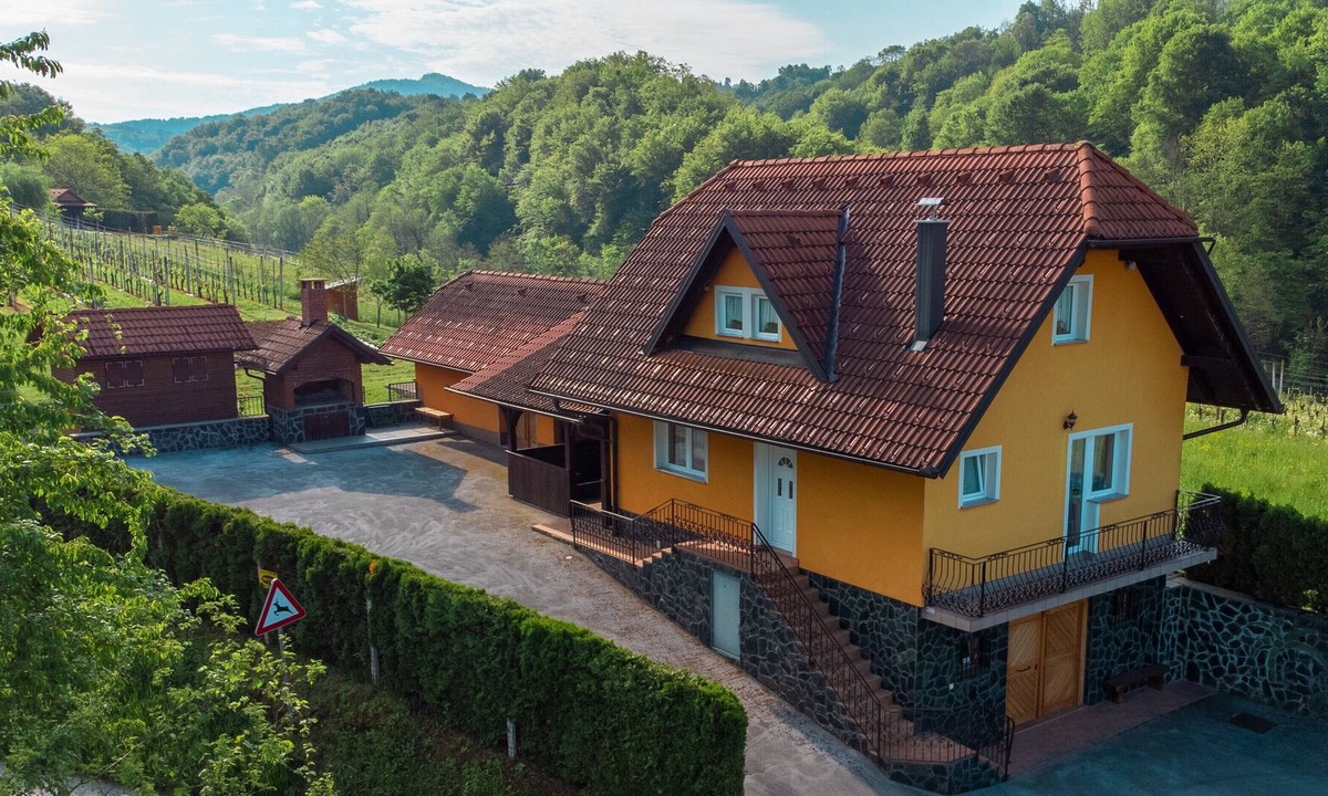 Cerklje ob Krki Apartment | Holiday Home Lanita with Amazing Views