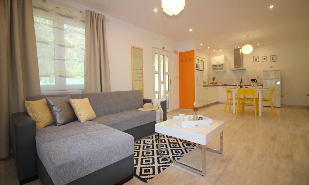Vrvari House | Holiday home "Lavanda 3" with terrace
