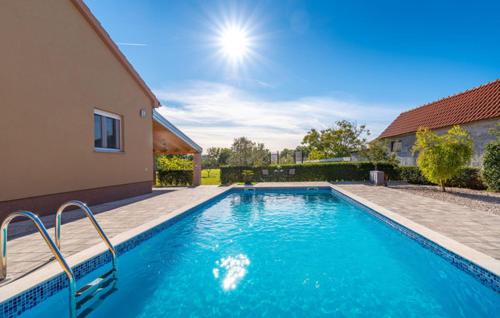 Murvica House | Holiday Home Marija with heated pool