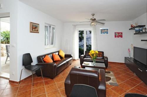 Slano House | Holiday Home Odiseja- One Bedroom Apartment with Terrace and Sea View