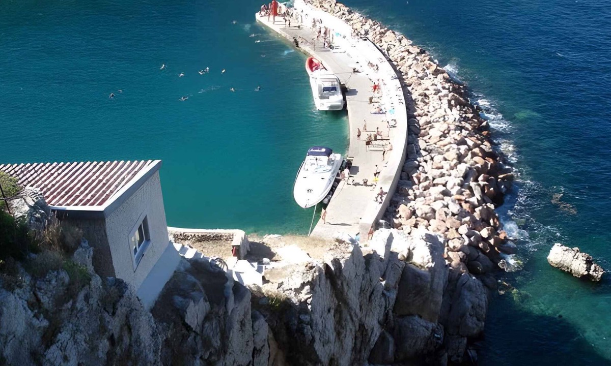 Vrbnik House | Holiday home on a slope above the sea