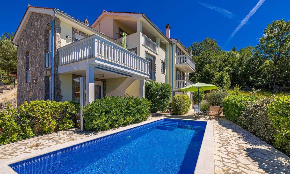 Klimno House | Holiday home RESIDENCIA LA FAMIGLIA with heated pool