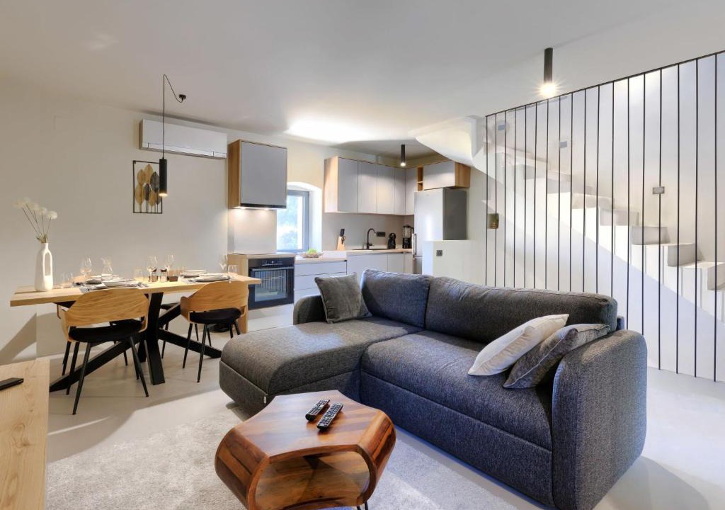 Tinjan House | Holiday Home Villa Luca by Interhome