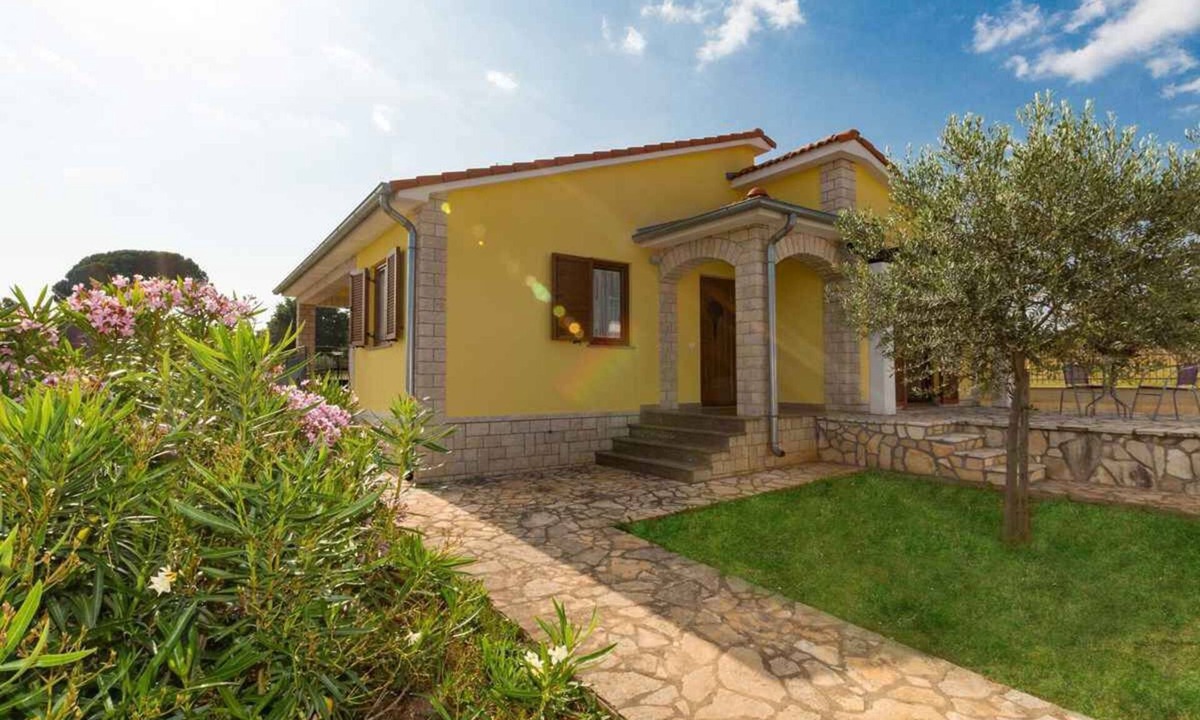 Kastelir House | Holiday home with pool and barbecue