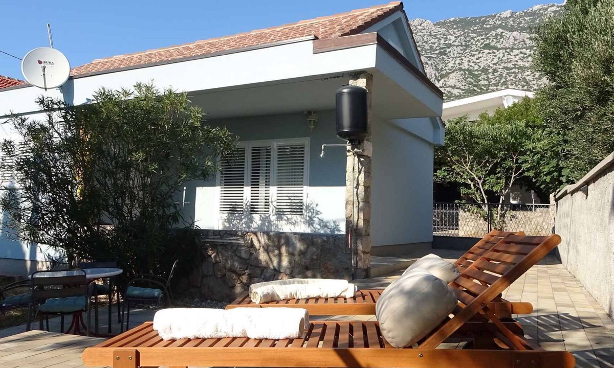 Ribarica House | Holiday home with garden