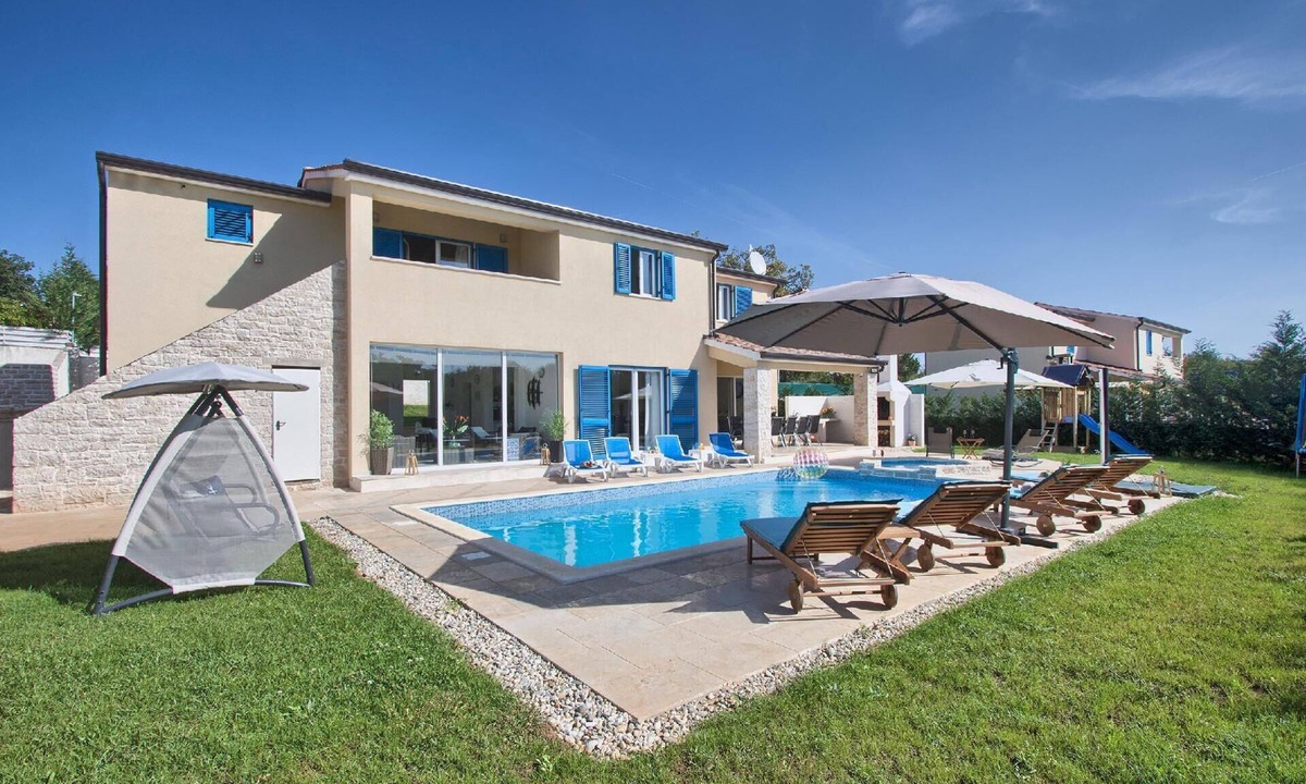 Muzini House | Holiday house for 12 persons approx. 280 qm in Mužini, Istria (Interior of Istria)