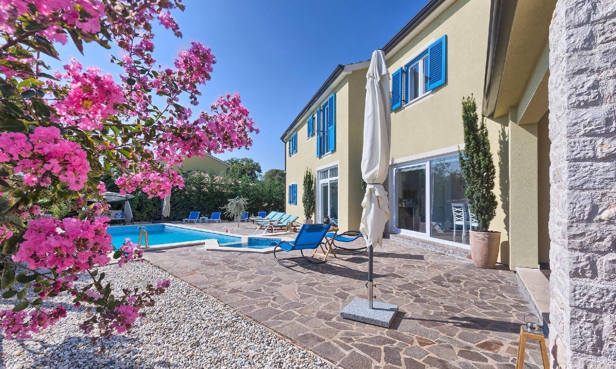 Muzini House | Holiday house for 14 persons approx. 280 qm in Mužini, Istria (Interior of Istria)