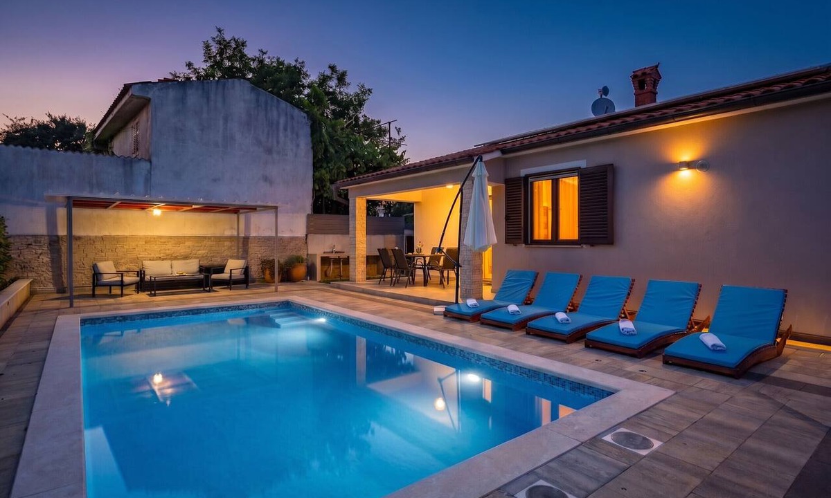 Marcana Villa | Holiday House Gortan for 7 people near Pula with children playground and heated pool