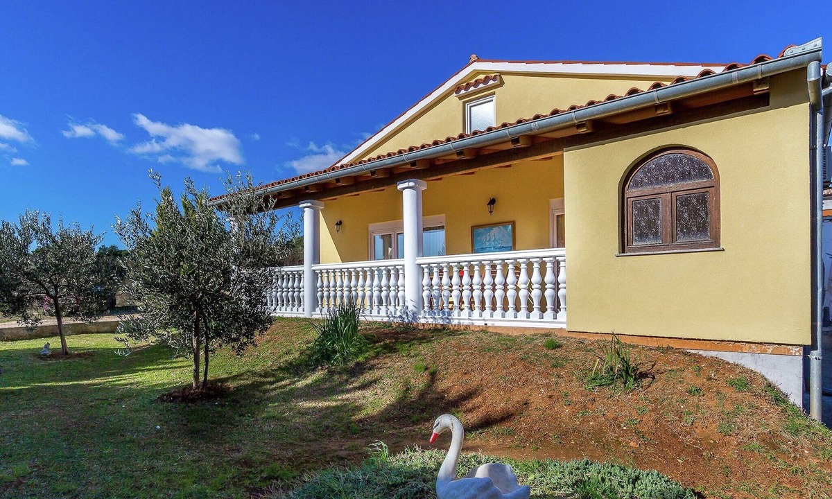 Pomer House | Holiday House in Ližnjan with Garden & BBQ