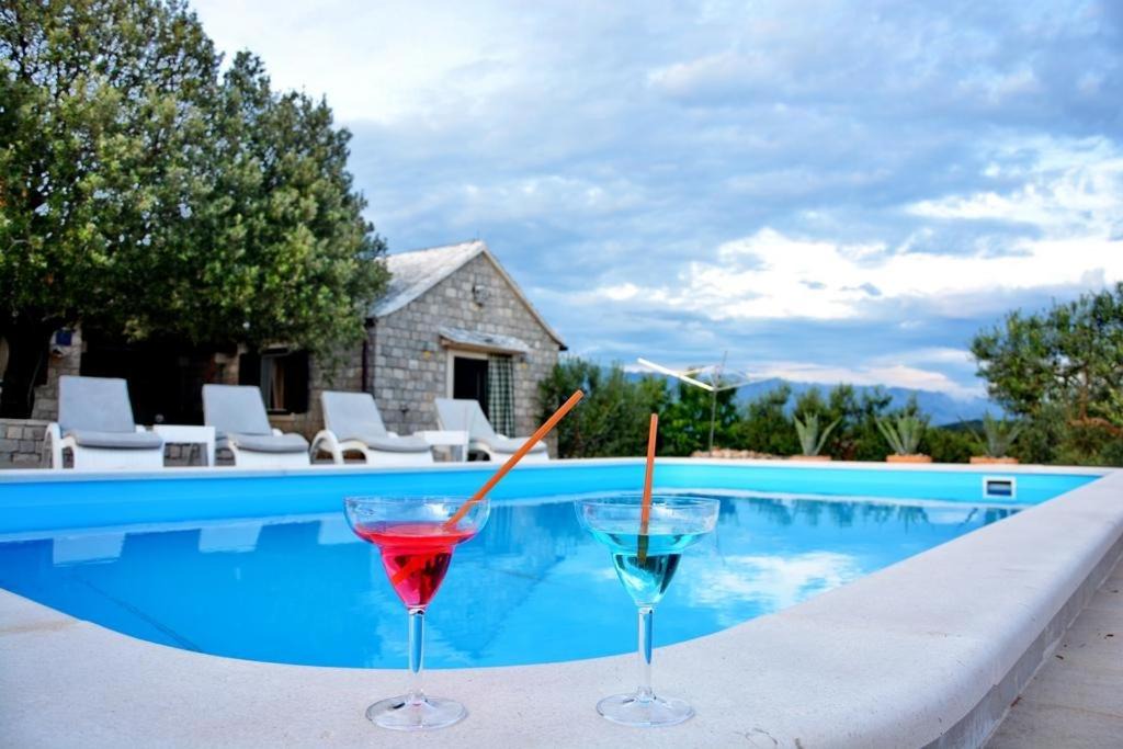 Povlja House | Holiday house in Pucišca with terrace, WiFi, washing machine (887-1)