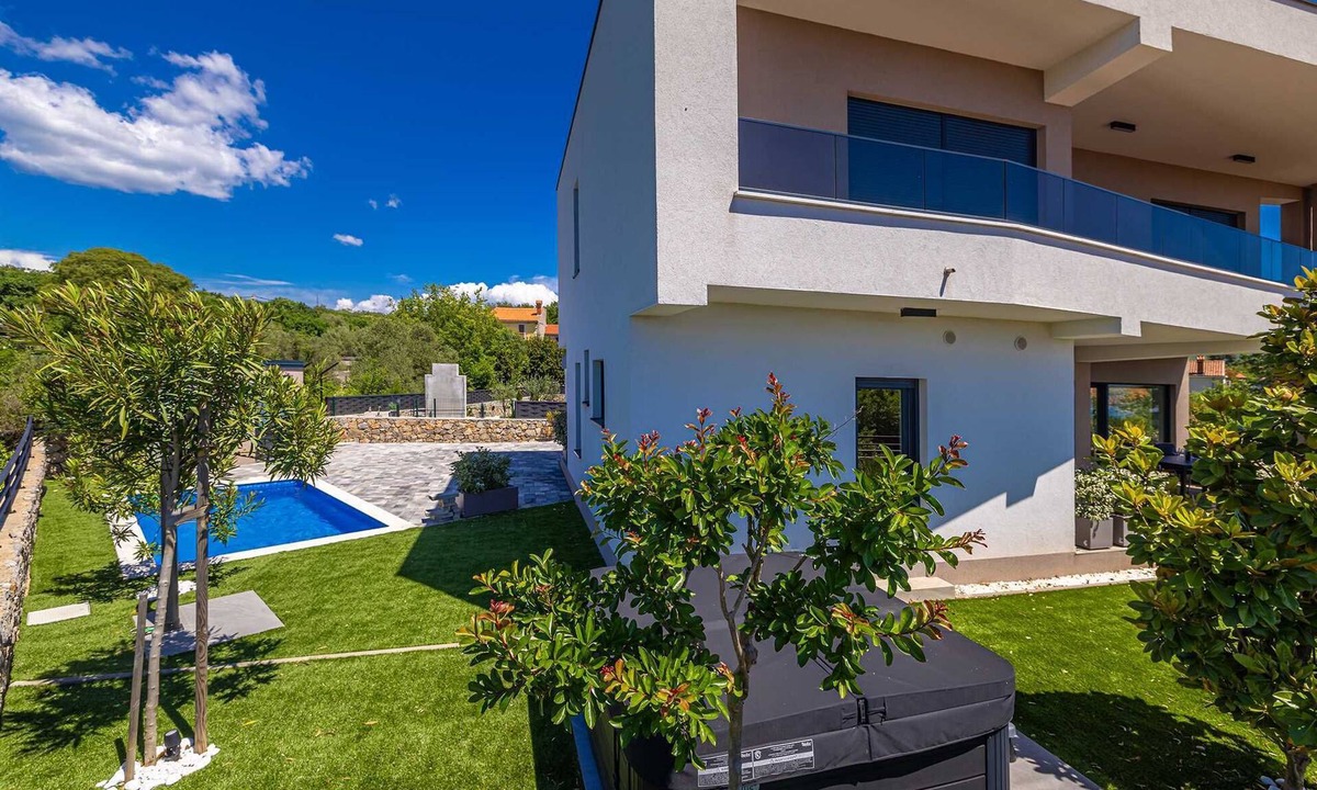 Kornic House | Holiday house VILLA PATRICK with pool, jacuzzi and sauna