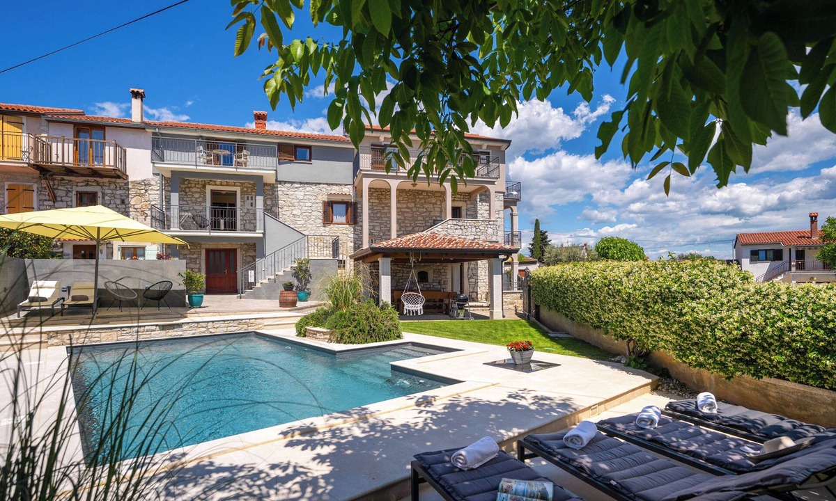 Dracevac House | Holiday house with pool for 10 persons, 2 separate accommodation units,in Porec