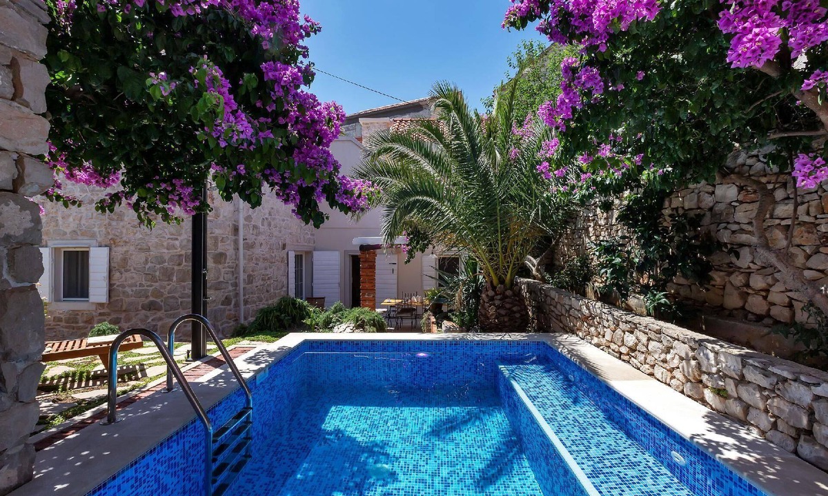 Sutivan House | Holiday villa "Haus Carpe Diem"