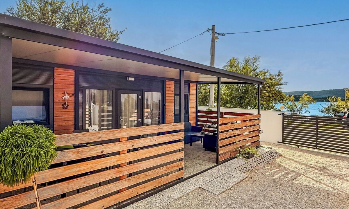 Turanj House | Hosekra Hišica by Interhome