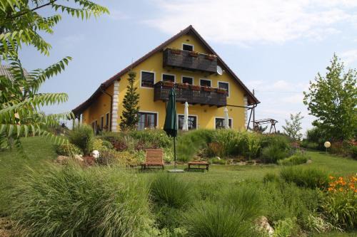 Majsperk Hostel | Hostel Strug