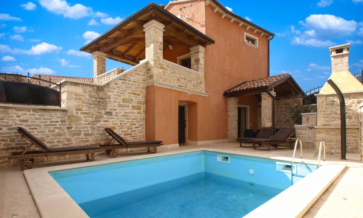 Katun Lindarski House | House 2014 by Interhome