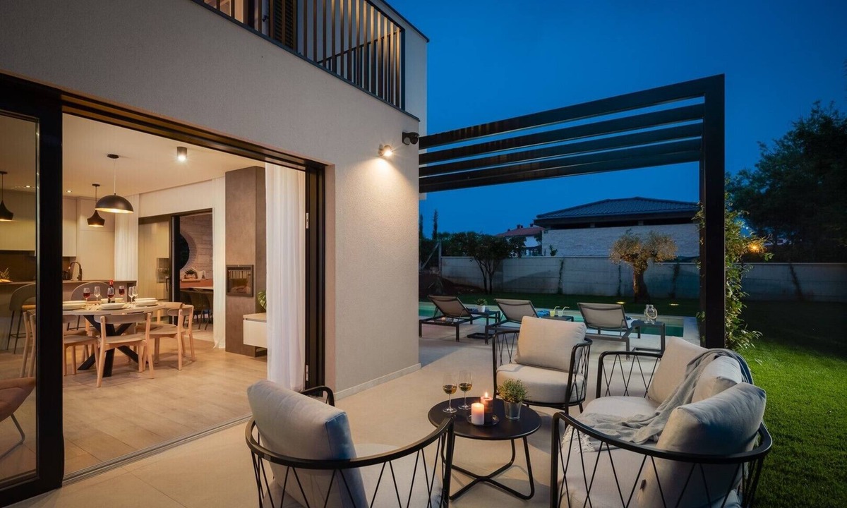 Gulici Villa | House with heated pool, garden and private parking in Poreč.