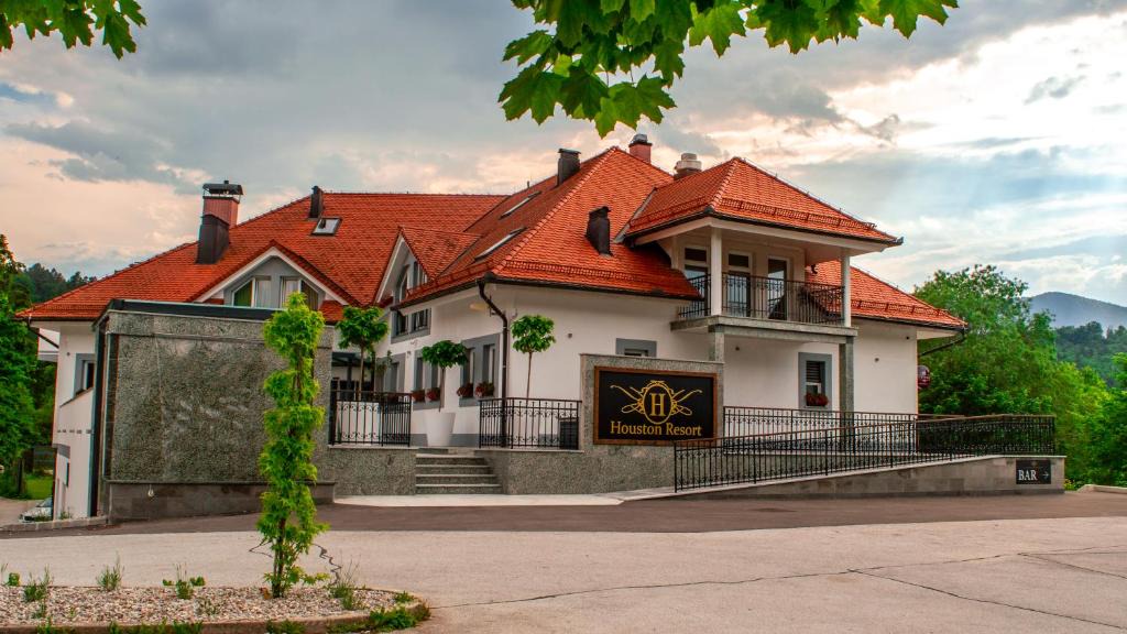 Radovljica House | Houston Resort