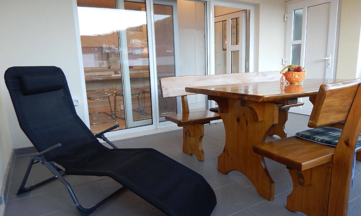 Vinisce House | Idyllic, modern holiday flat right by the sea