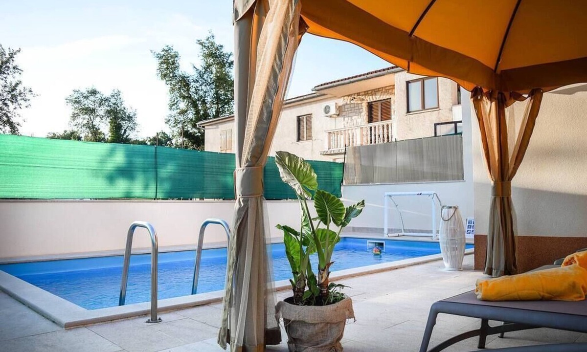 Divsici House | Idyllically situated vacation home with pool for 6