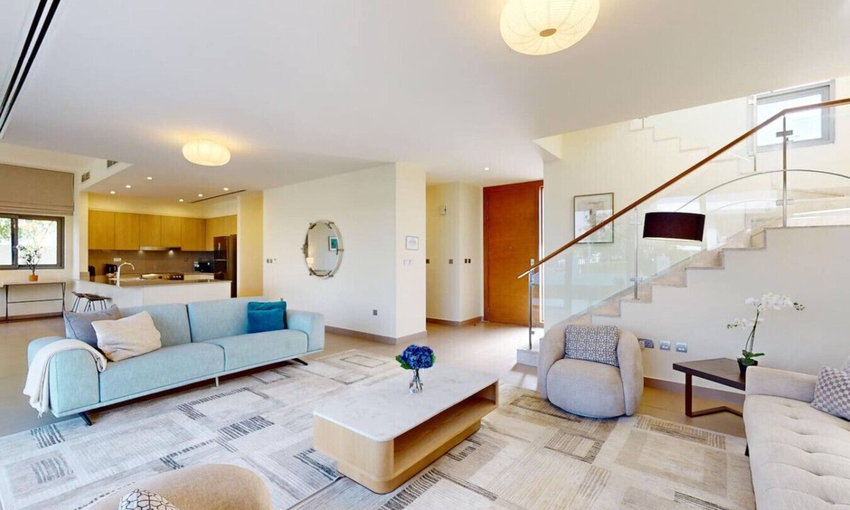 Dubai House | Incredible 5 Bed l Private Garden l near Mall