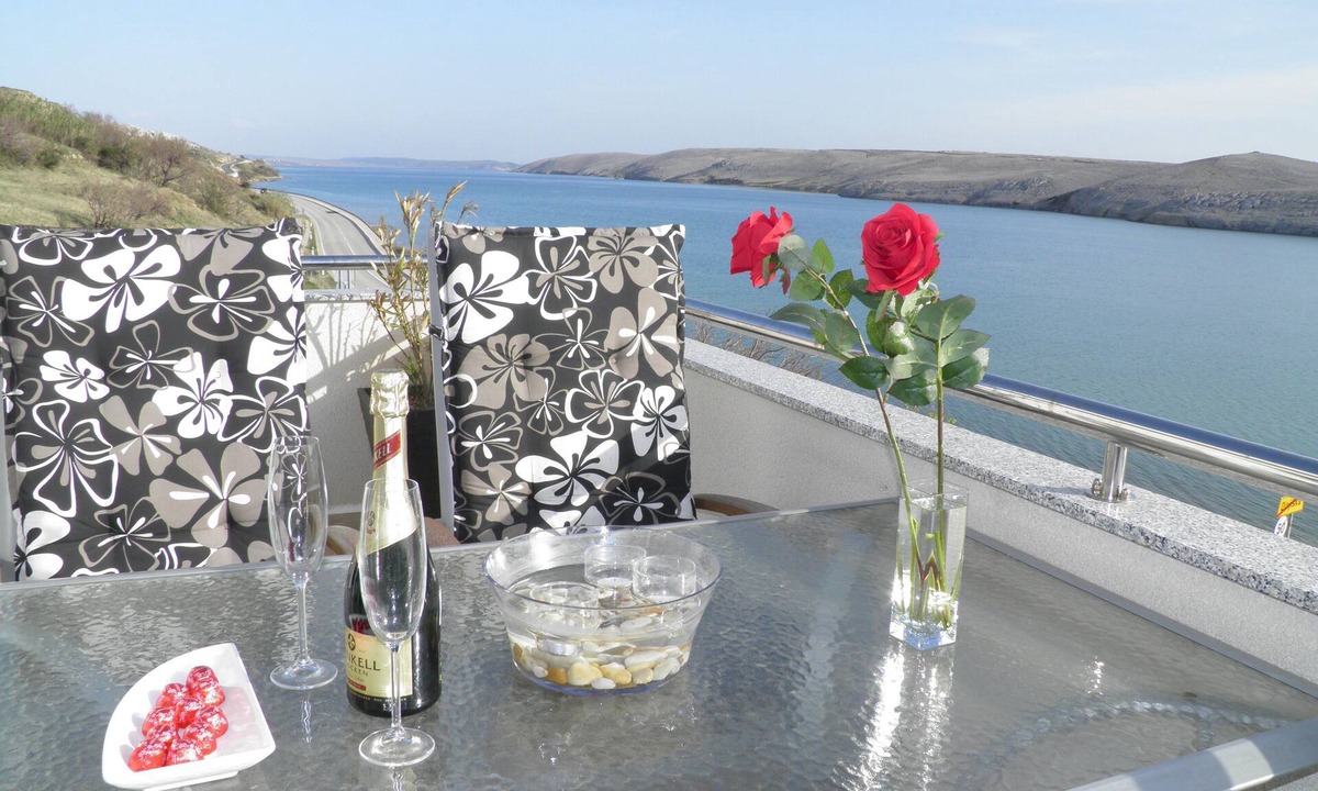 Dinjiska Apartment | Island Pag- seafront