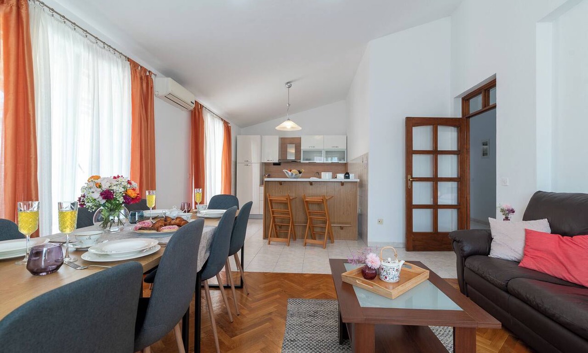 Kastel Stafilic Apartment | IVAN 1 with 5 bedrooms and 4 bathrooms, for up to 11 persons in Kaštela