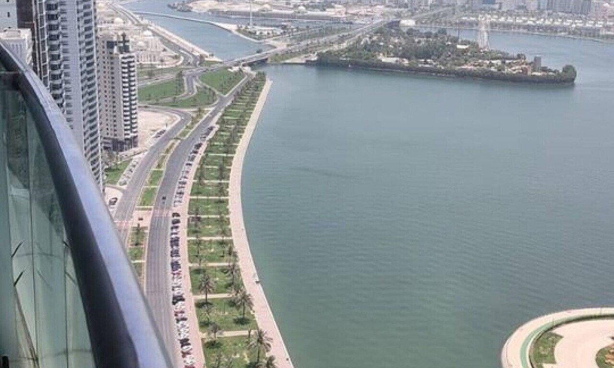 Al Majaz Bed & Breakfast | King Lake View Room near Dubai