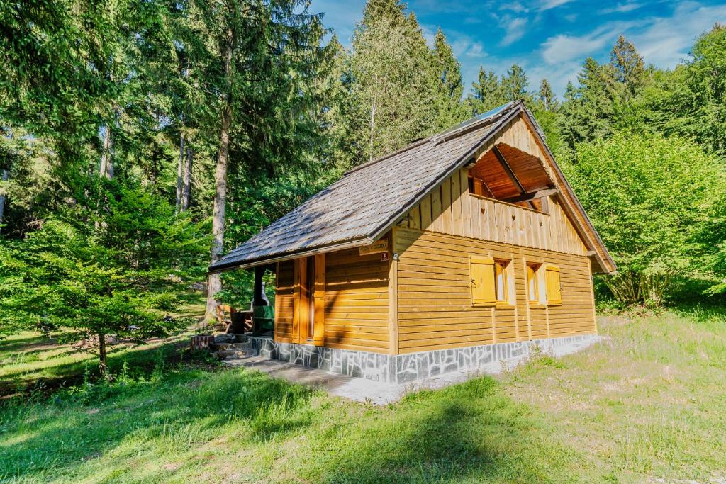 Bled Apartment | Koča v gozdu, Forest house near Bled