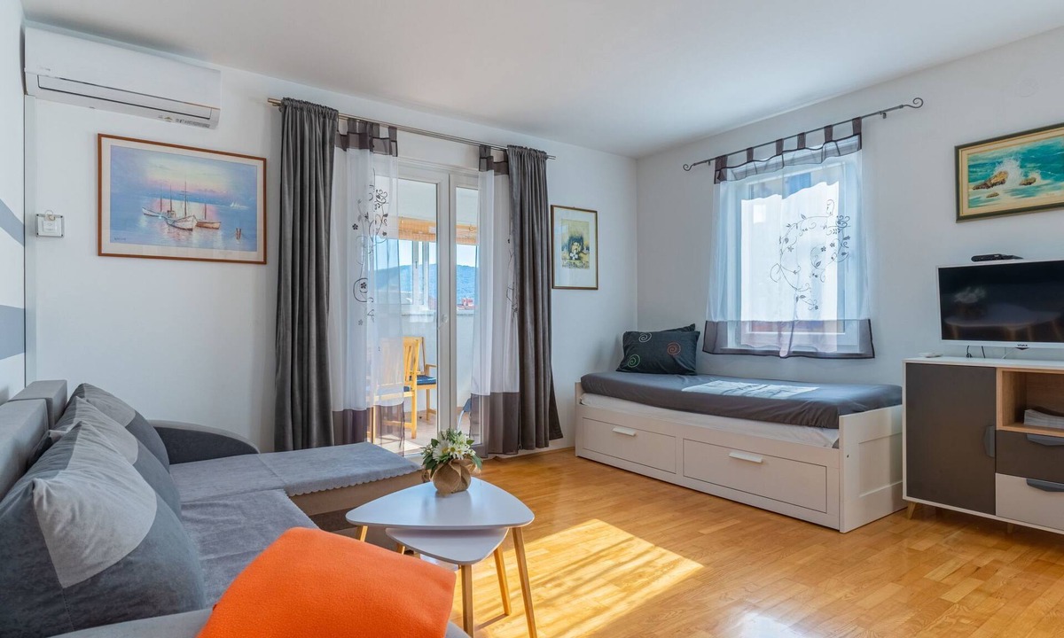 Cres Apartment | Kristian by Interhome