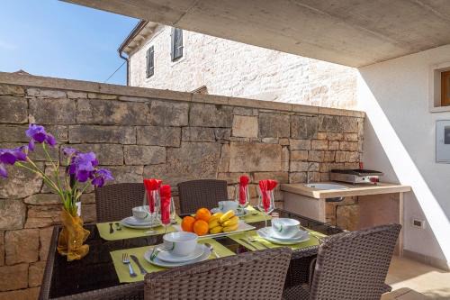 Stokovci House | Kuća Maja