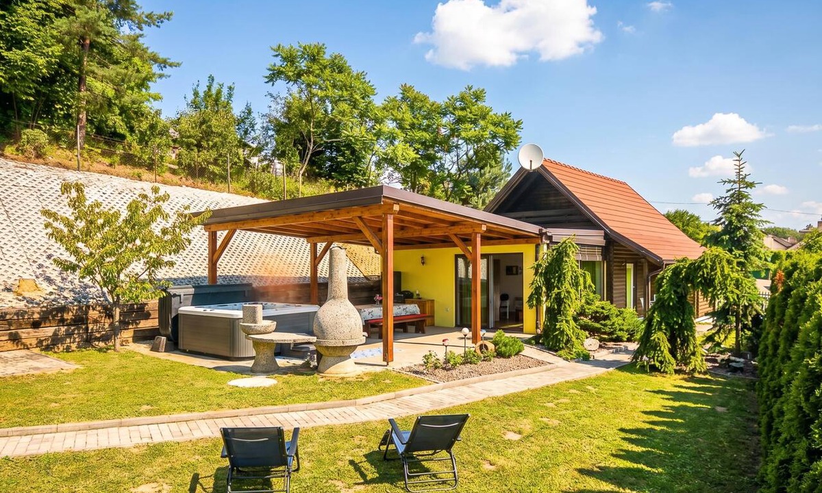 Moravske Toplice Ski Chalet | Ladybug House Nature Retreat w/Jacuzzi, Fokovci, Slovenia