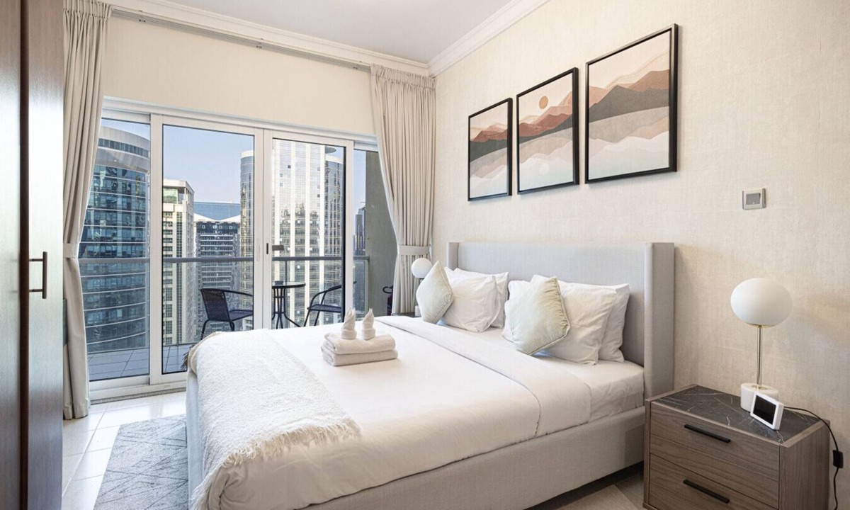 Jumeirah Lake Towers Apartment | Lake View Studio near Marina with Pool, Sauna and Gym