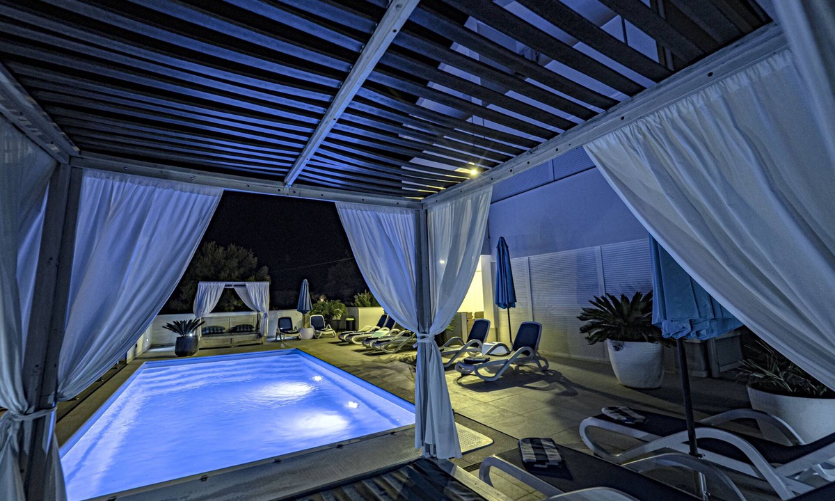Komarna Apartment | Last-minute deals/Pet-friendly/VERY low prices during the off-season!