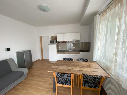 Postojna Apartment | Lavender