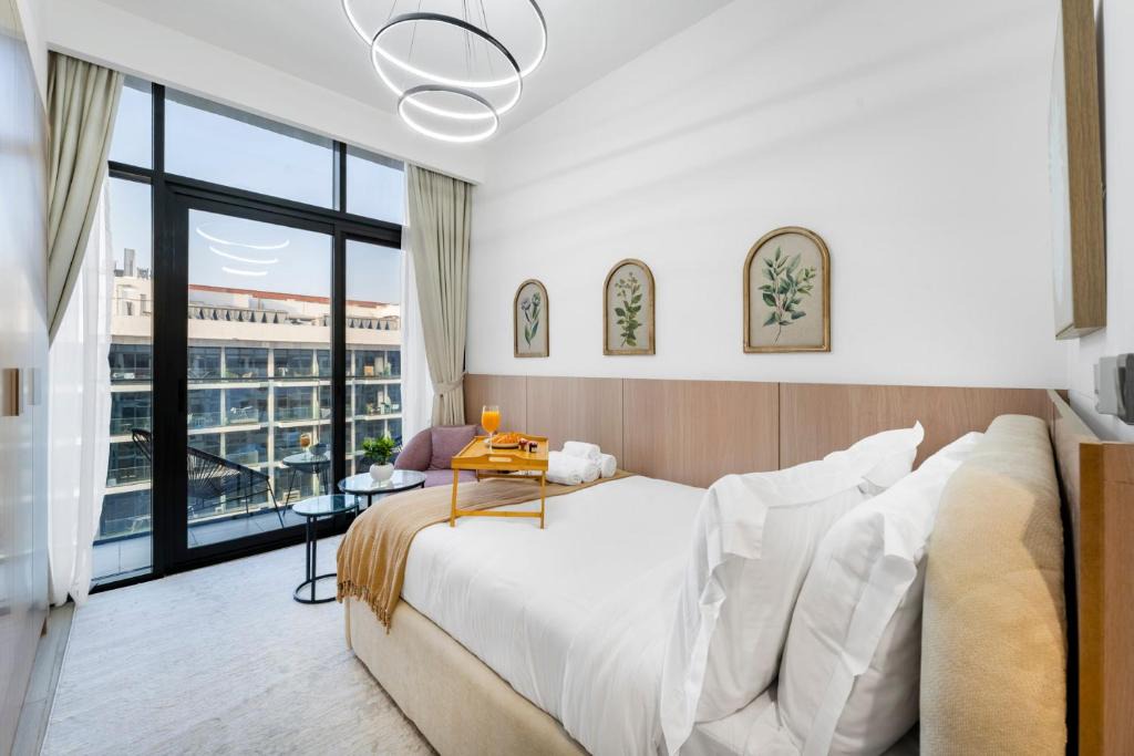 Dubai Apartment | Livin' Holidays - Studio - Stylish Stay in Azizi