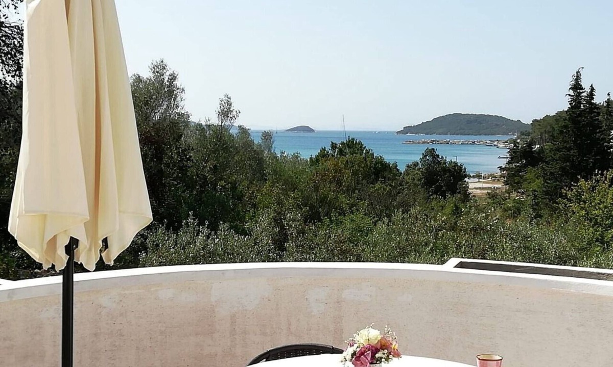Kali Apartment | Longin Lamljana- Two bedroom apartment with seaview balcony