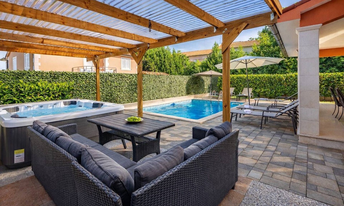 Valdebek Villa | Lotus Elite Villa with Pool & Jacuzzi 10
