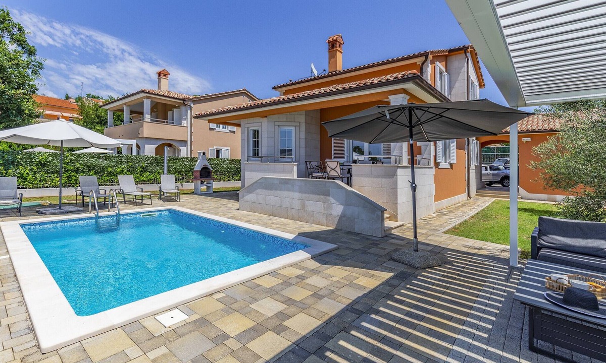 Valdebek Villa | Lotus Elite Villa with Pool & Jacuzzi 4