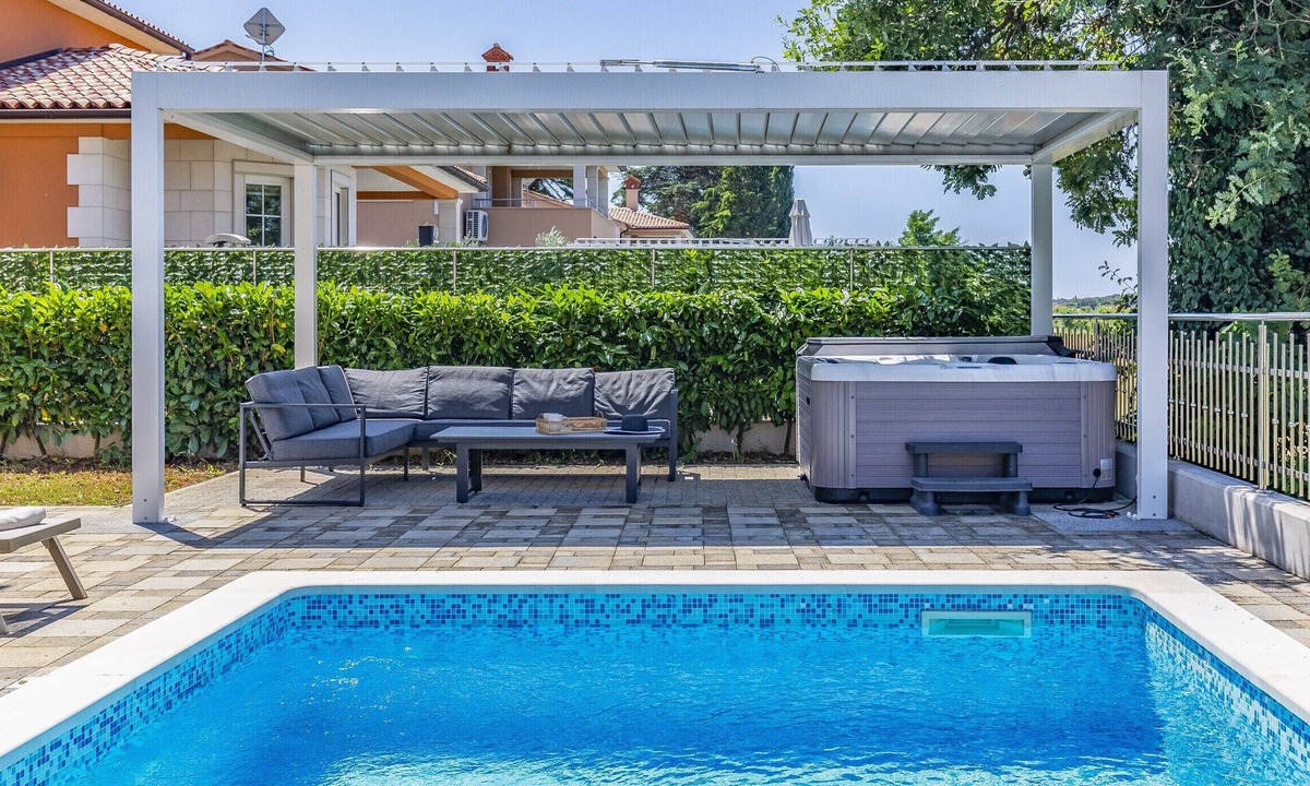 Valdebek Villa | Lotus Elite Villa with Pool & Jacuzzi 3