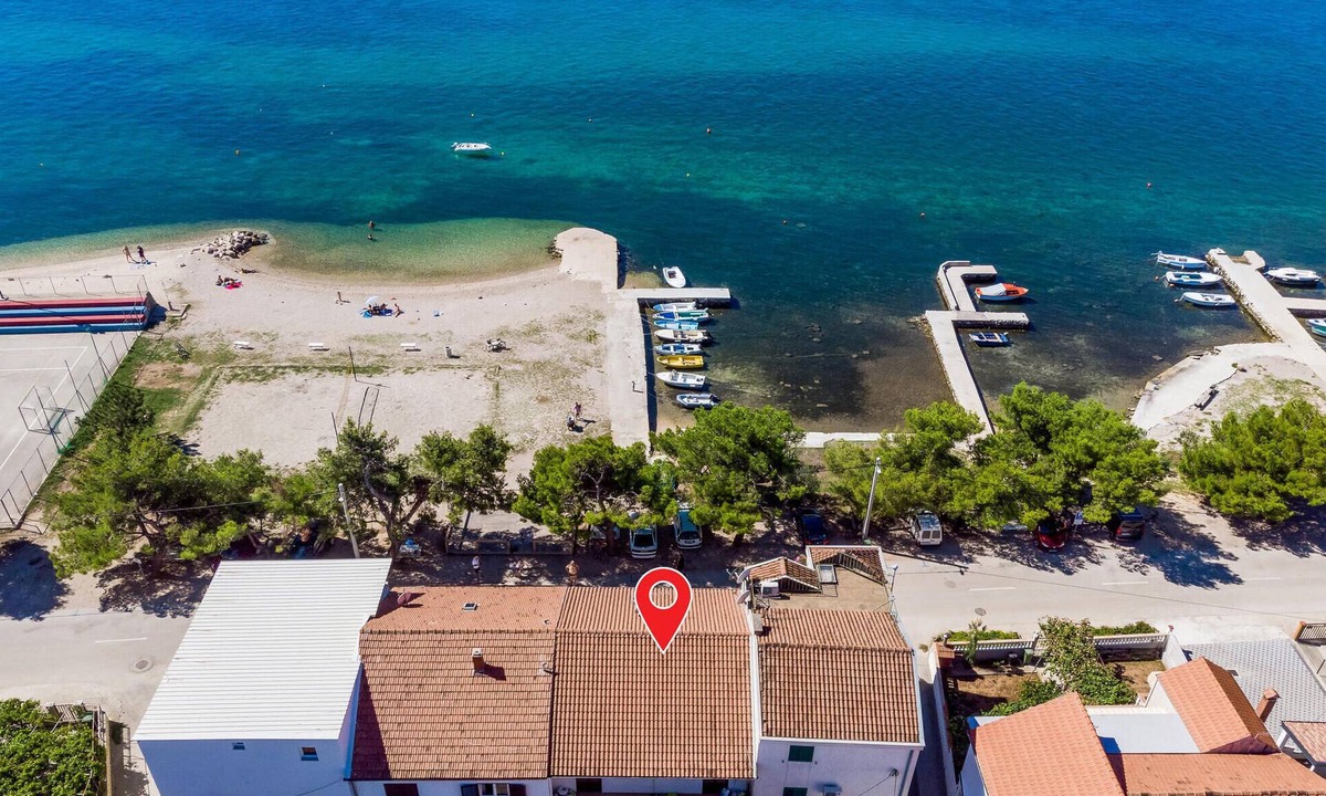 Turanj Apartment | Lovely apartment in Sveti Filip i Jakov with WiFi