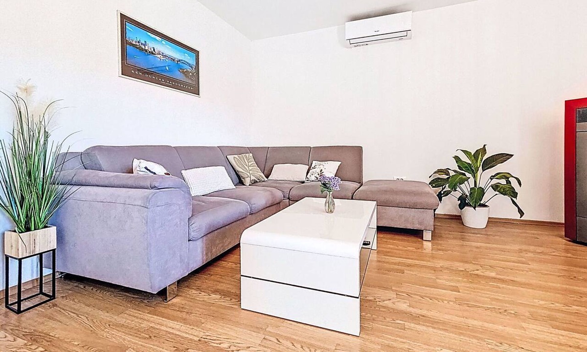 Donji Prolozac Apartment | Lovely apartment with private pool, WIFI, A/C, hot tub, TV, terrace, pets allowed and panoramic .