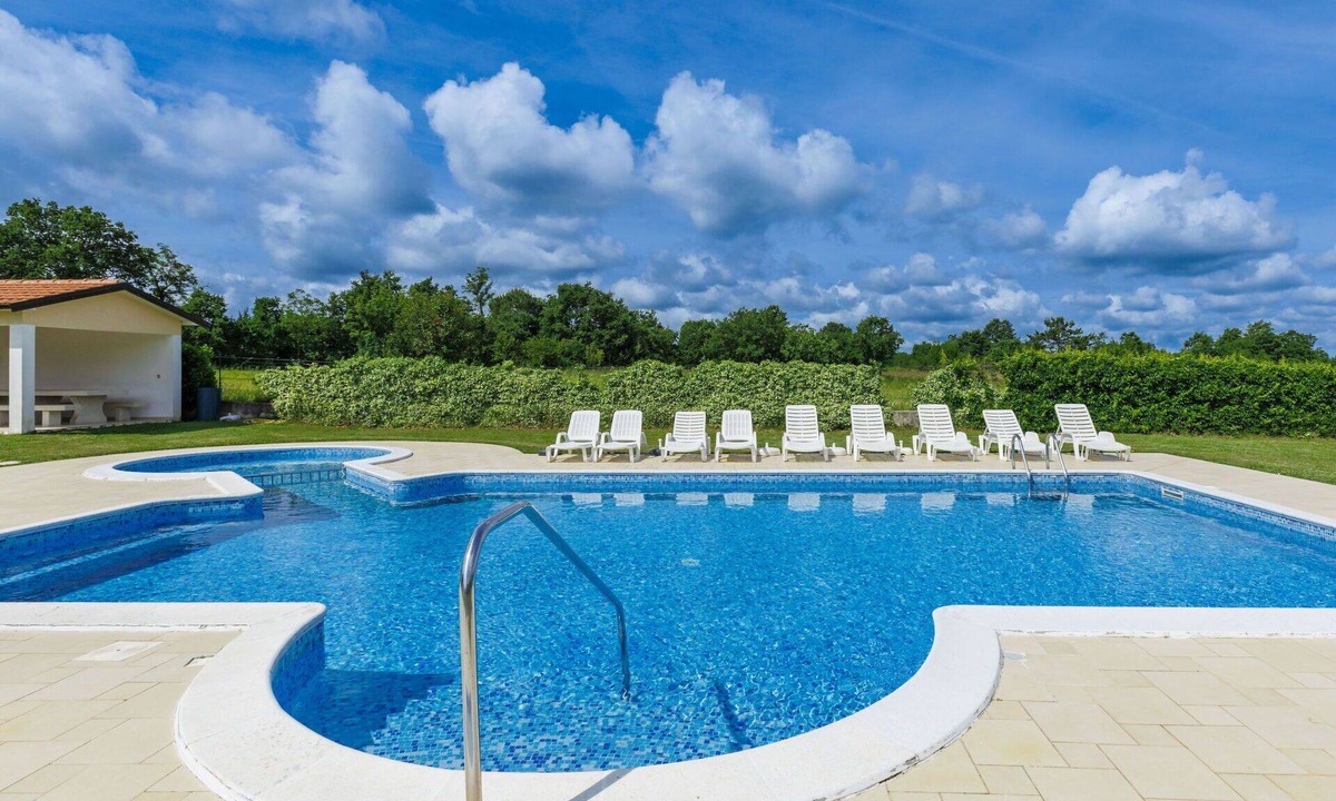 Modrusani Apartment | Lovely apartment for 4 guests with A/C, WIFI, pool, TV and terrace
