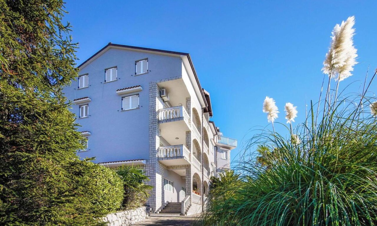 Rubesi Apartment | Lovely apartment for 4 people with pool, A/C, WIFI, TV and balcony