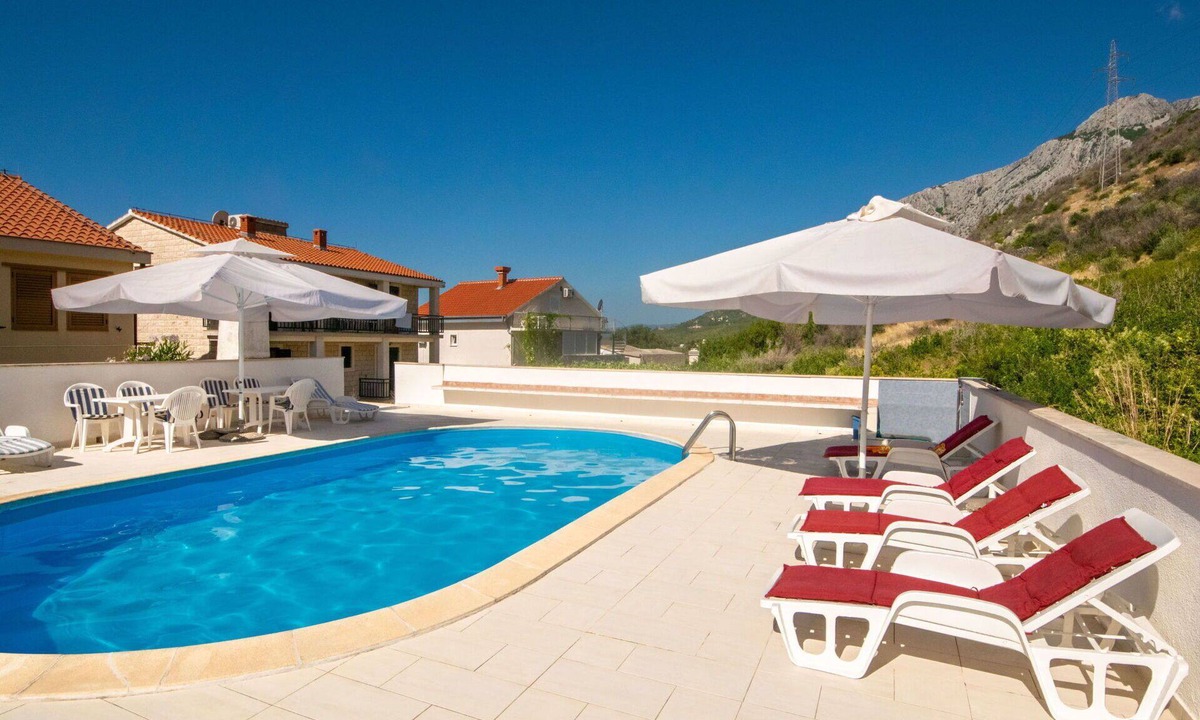 Stankovici Apartment | Lovely apartment for 4 people with pool, A/C, WIFI, terrace, pets allowed and panoramic view