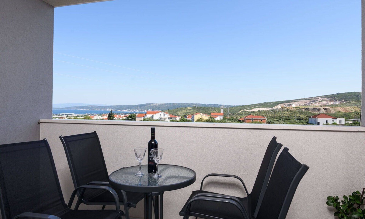 Plano Apartment | Lovely apartment for 5 people with A/C, WIFI, TV, balcony and pets allowed