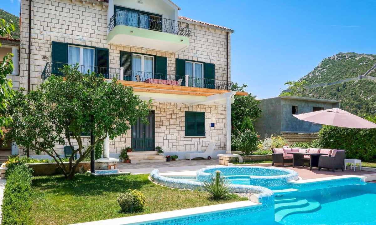 Mali Ston Apartment | Lovely apartment for 5 people with WIFI, pool, A/C, TV, terrace and pets allowed
