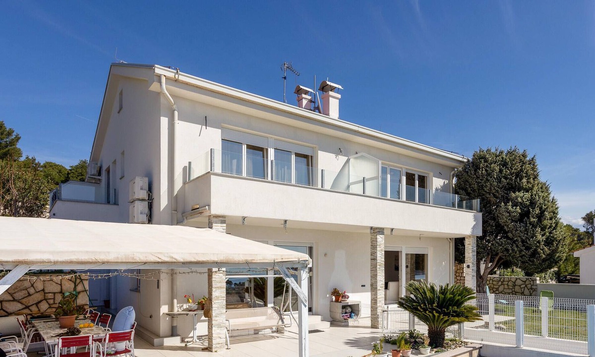 Banjol Apartment | Lovely apartment in Banjol with WiFi