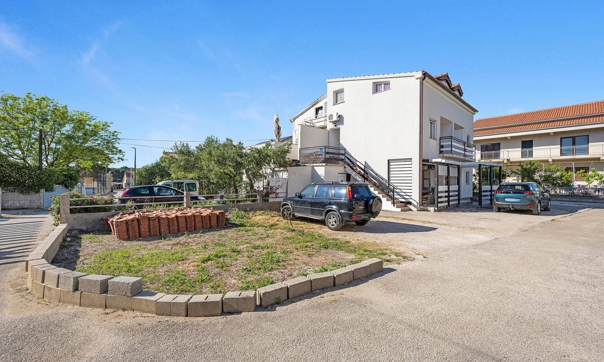 Betina Apartment | Lovely apartment in Betina with WiFi